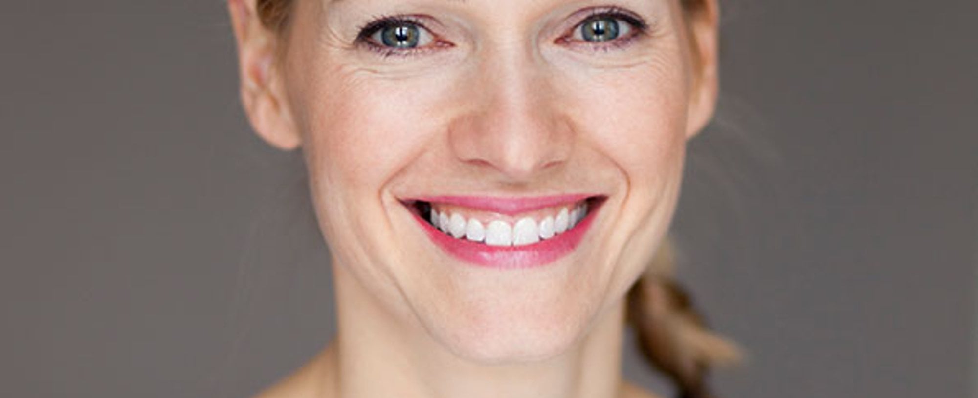 40YearOldWomanSmiling_Main_BL