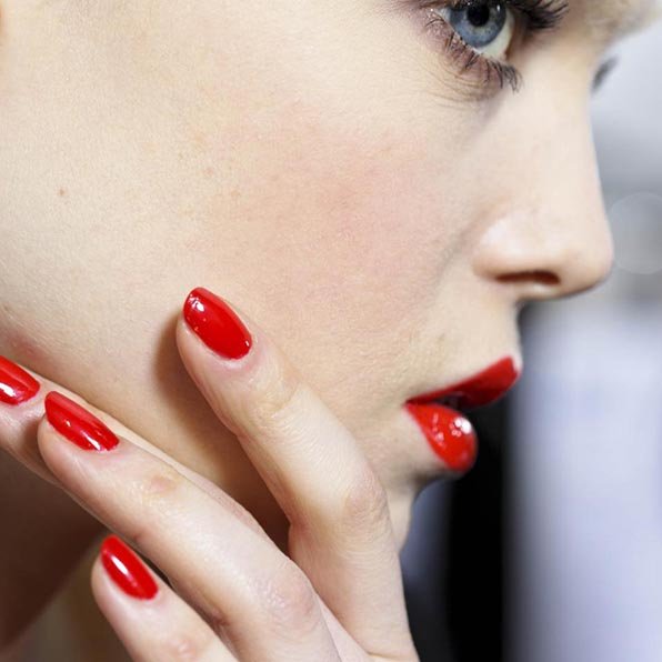 WHAT MANICURE ON A FIRST DATE Main