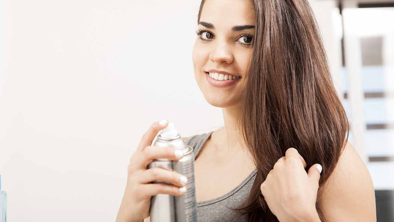 Hair Spray vs. Dry Shampoo: When to Use Each One Post-Blowout - L'Oréal  Paris