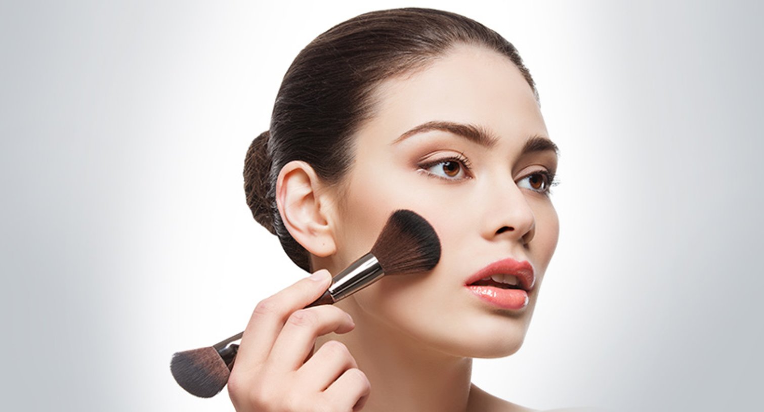 Loreal Paris BMAG Slideshow How to Transition Your Makeup Routine from Fall to Winter Slide4