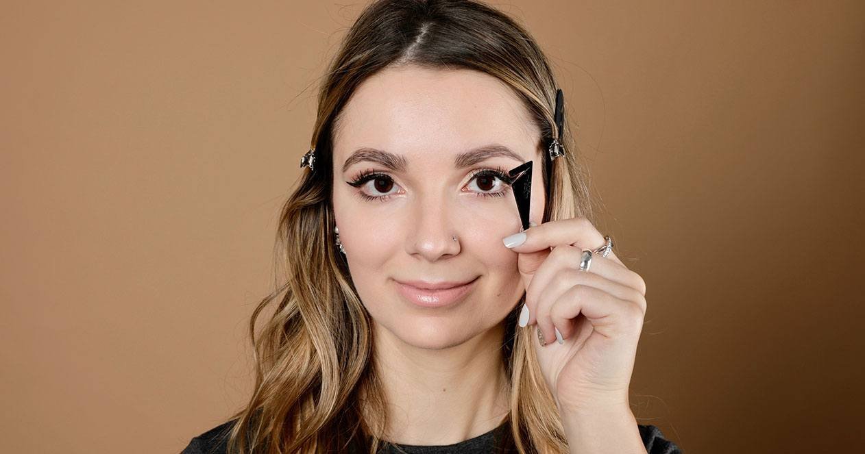 Loreal Paris Slideshow How To Do Cat Eye Makeup 7 Tips On Cat Eyeliner Slide4