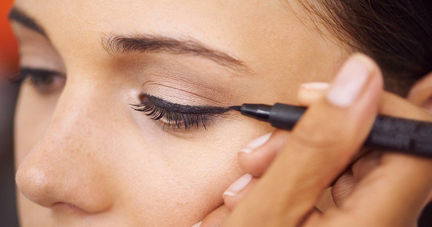 Loreal Paris BMAG Slideshow The Easy Eye Makeup Tutorial For Girls With Glasses SLIDE 3