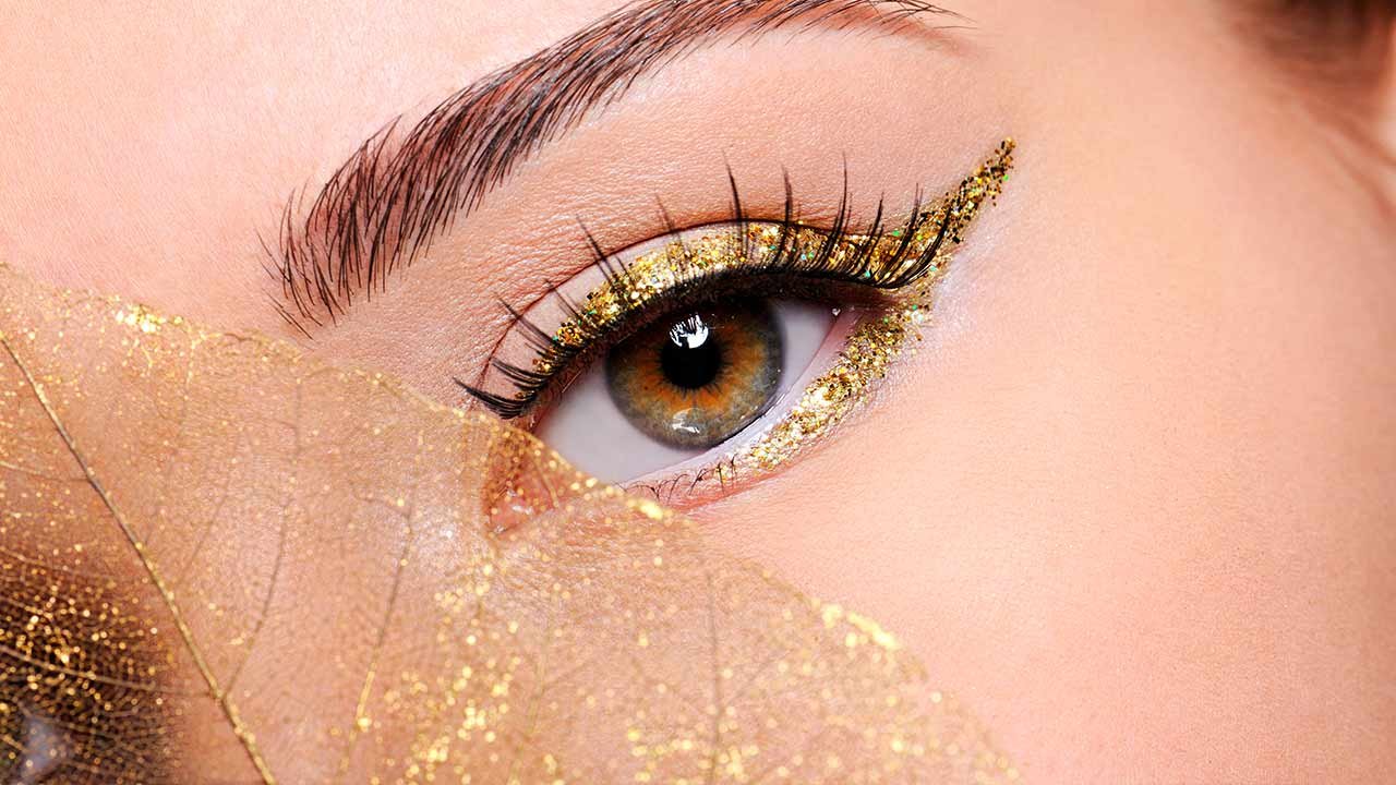 15 Ways To Wear Gold Eyeliner