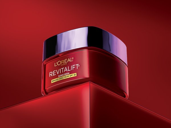 Revitalift Triple Power Moisturizer Banner2 Mobile