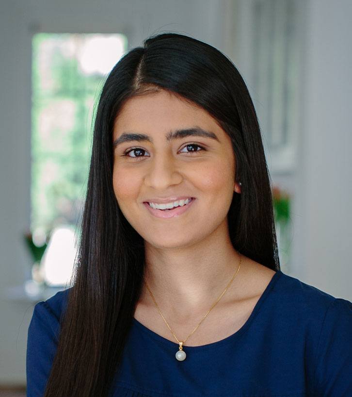 shreya headshot d